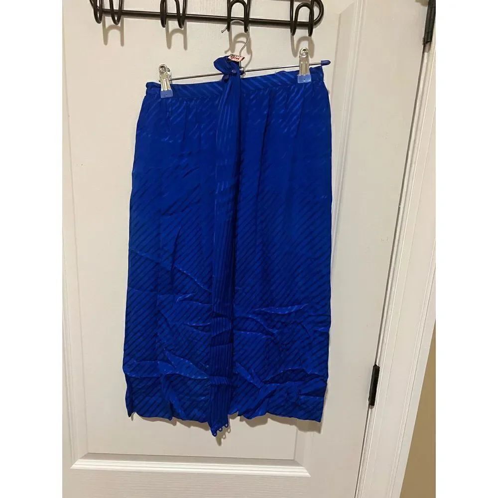 Vintage Liz Clairborne vibrant blue 100% silk blue skirt and belt size 6